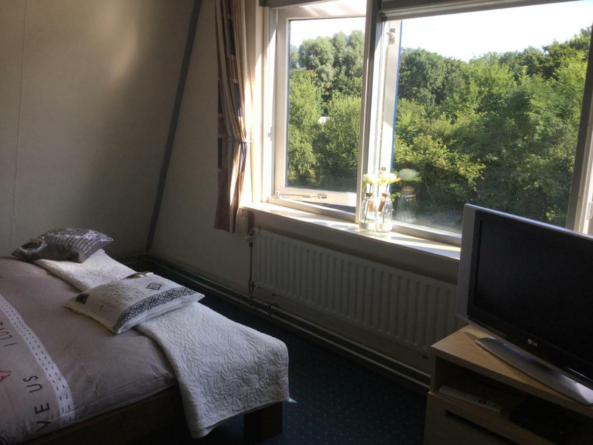Bed And Breakfast Ineke En John Hoofddorp Bagian luar foto
