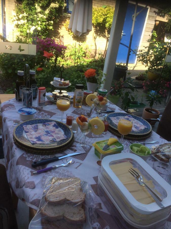 Bed And Breakfast Ineke En John Hoofddorp Bagian luar foto
